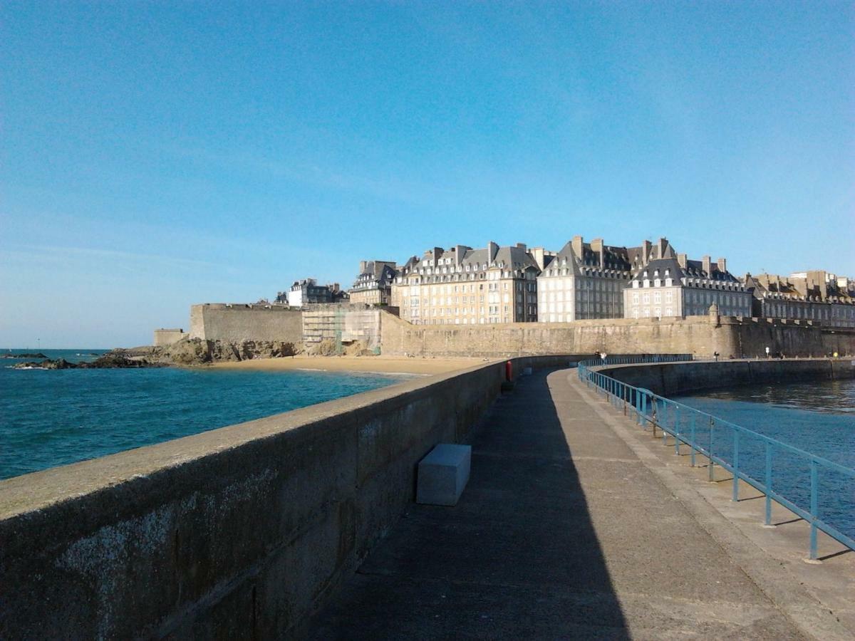 Quai Sud, T1 Bis-37m2, Terrasse, Parking, Et Vieille A Proximite Immediate Saint-Malo